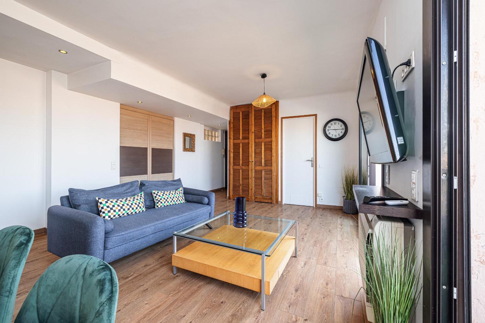 Open Sky Terrace Lage 1 Bdr & Parking *